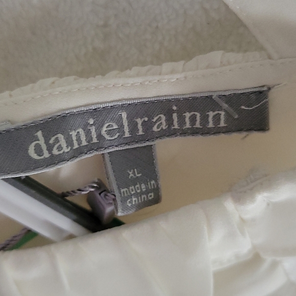 New Ruffled Top - Picture 2 of 3